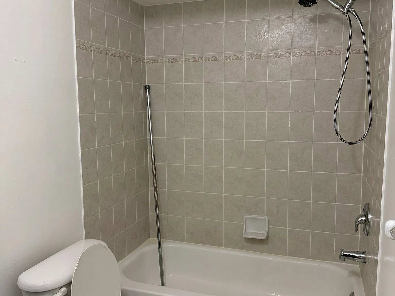 4 bed, $3,600 — Photo 4