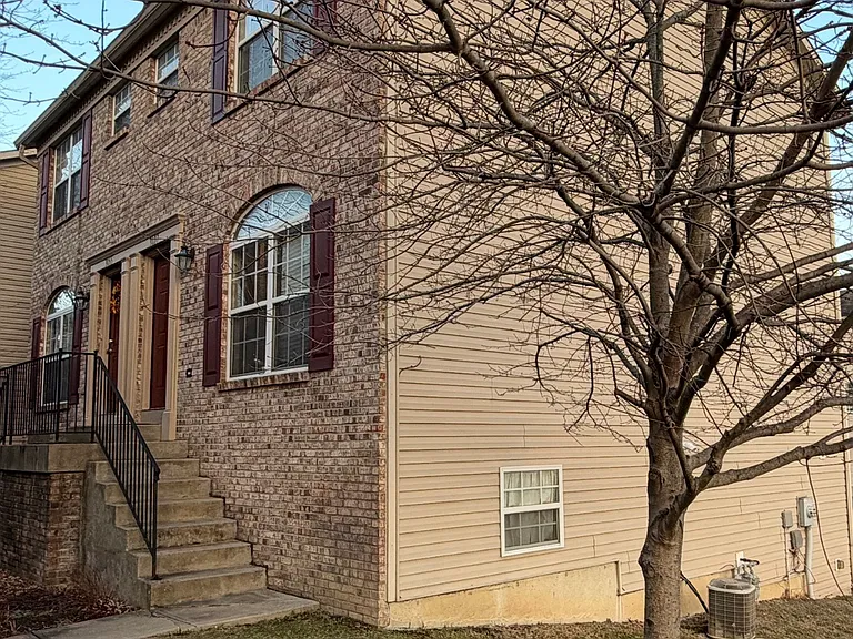 3057 Armory Dr — Photo 2
