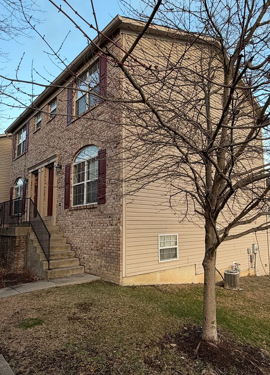 Building Photo - 3057 Armory Dr
