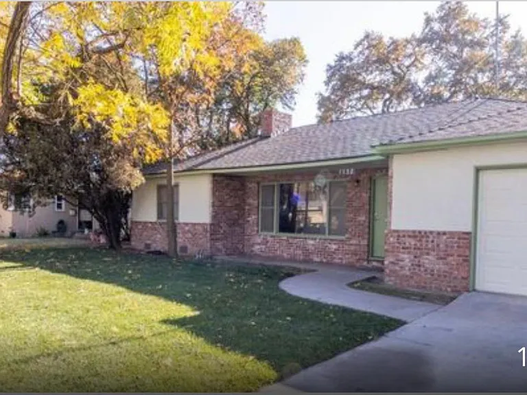 1132 E Morris Ave — Photo 1