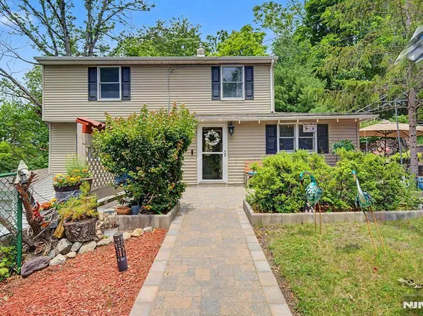 102 Belleview Ave, Butler, NJ 07405