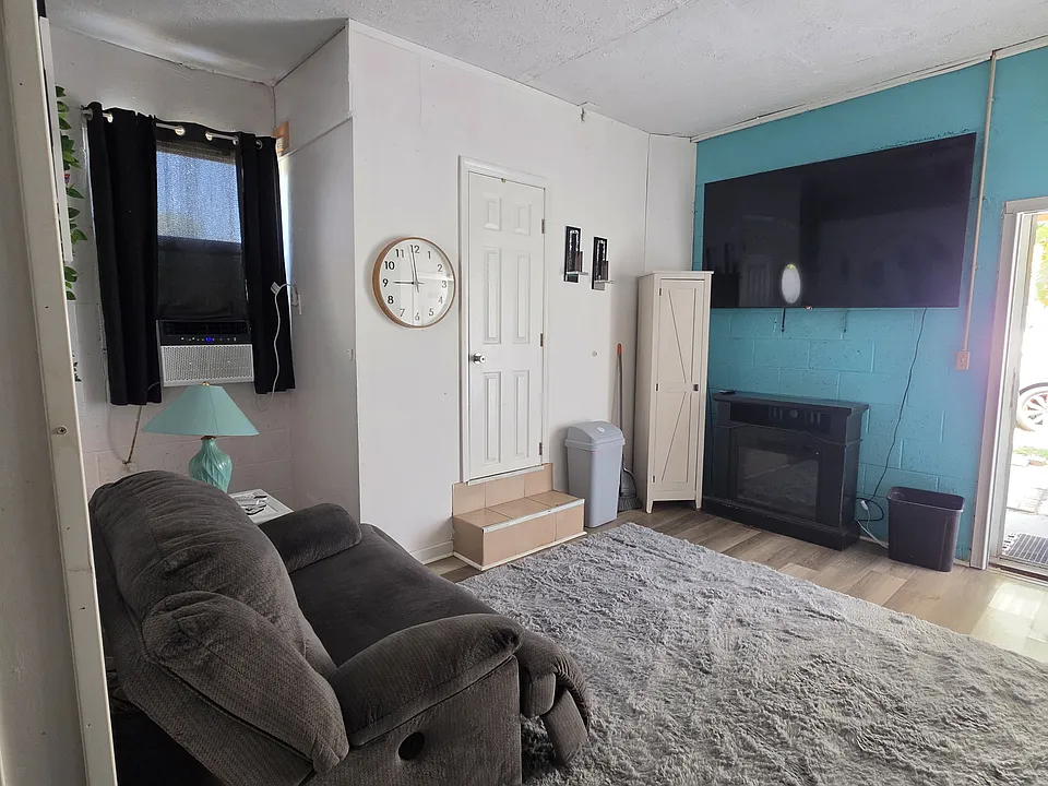 12200 Cypress Dr #1