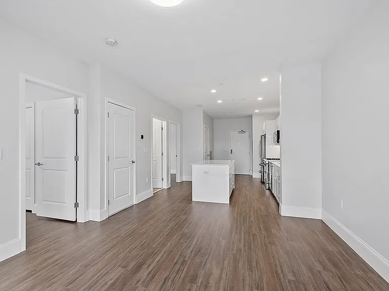 205 Maverick St #201 — Photo 16