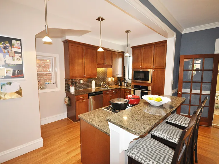 516 N Sheppard St — Photo 6