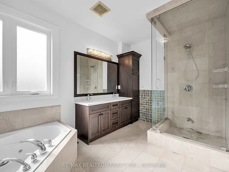 26 Liebeck Cres — Photo 13