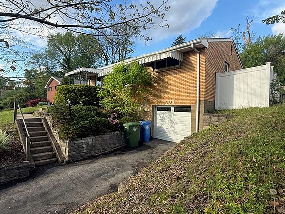 2nd image of 904 Maplewood Dr