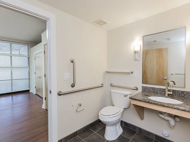 1302 Mactavish Ave — Photo 5