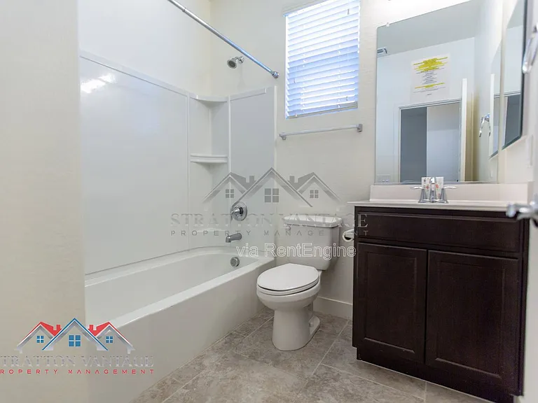 16264 W Canterbury Dr — Photo 7