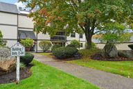 Salem St-S2609-001.jpg