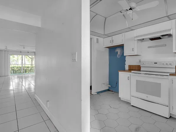 5860 NW 44th Street #111, Lauderhill, FL 33319