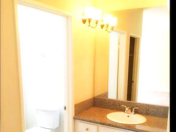 4th image of 22859 Del Valle St #2103