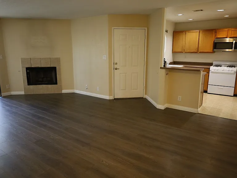 5002 S Rainbow Blvd #103 — Photo 2