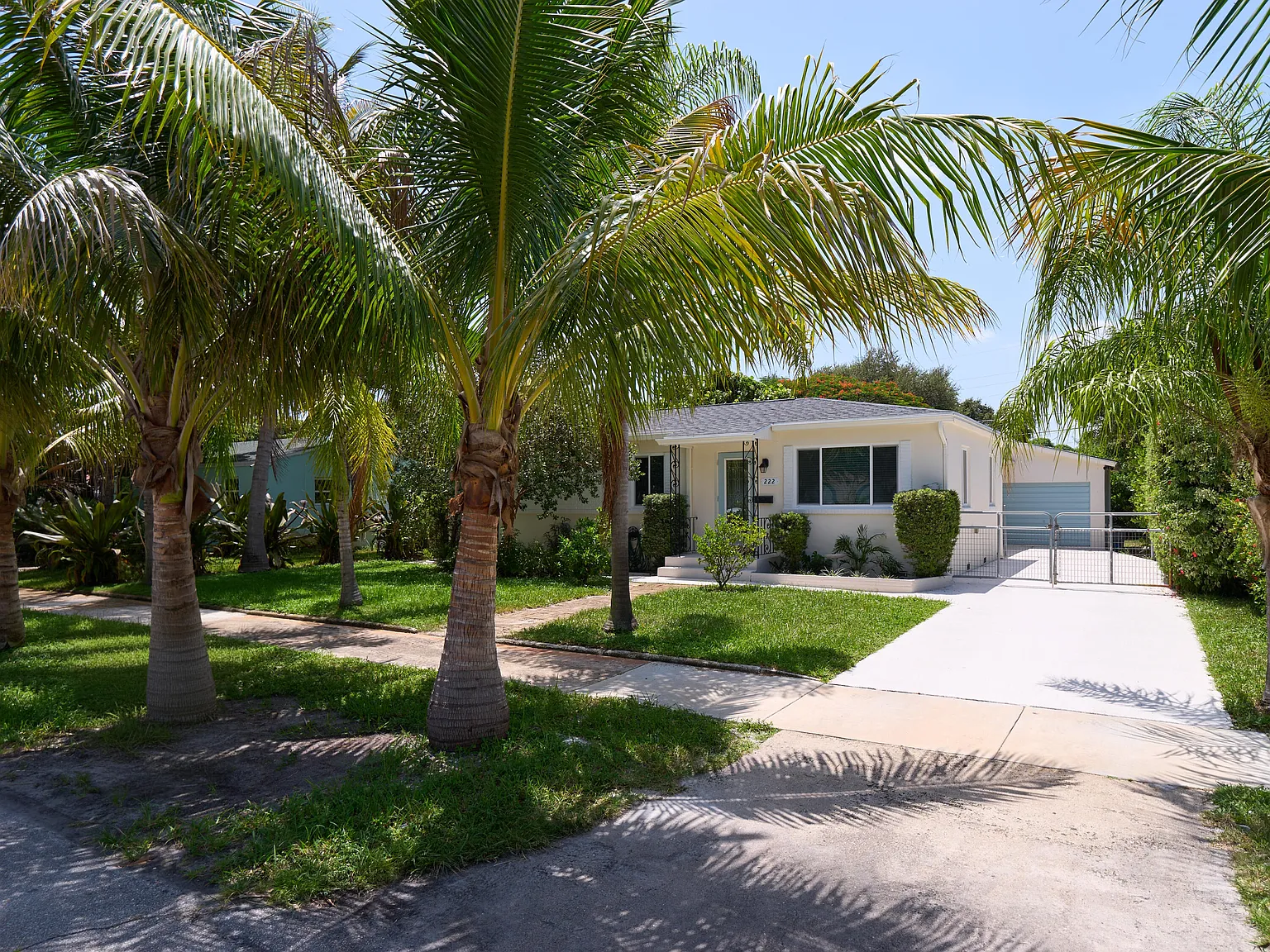 3 bed, 2.0 bath, 1252 sqft, $4,500 — Photo 2