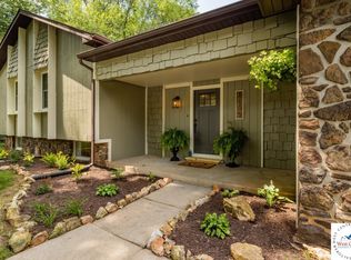 1105 E Oak Tree Ln, Springfield, MO 65810