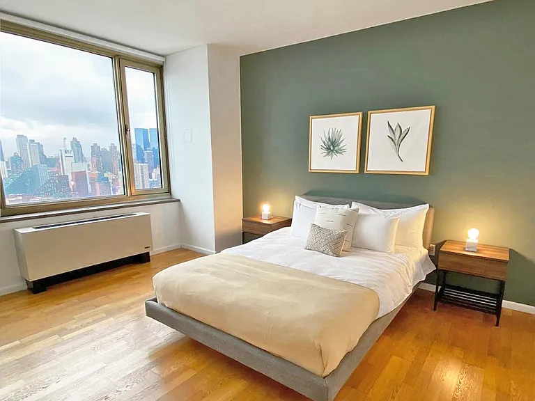 635 W 42nd St #14L — Photo 2