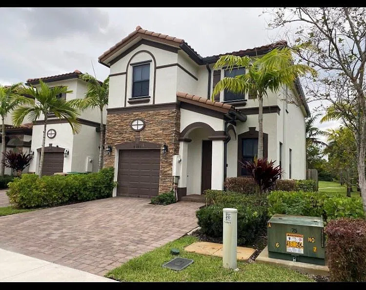 3 bed, 3.0 bath, 1954 sqft, $3,450 — Photo 1