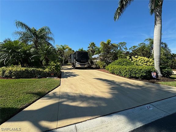 4th image of 204-3030 Cupola Ln N