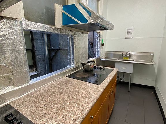 5th image of 856 Stockton St APT 42