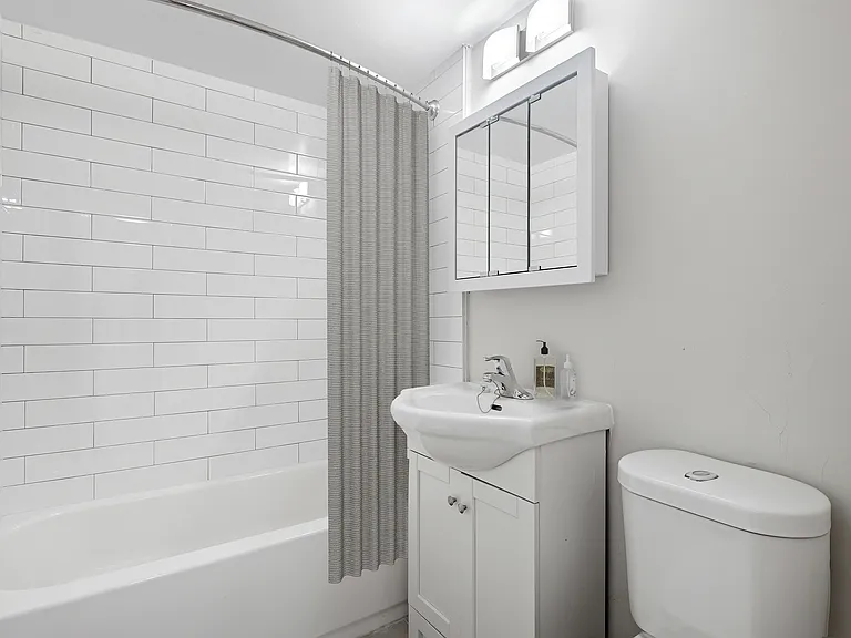 346 Brock St — Photo 6