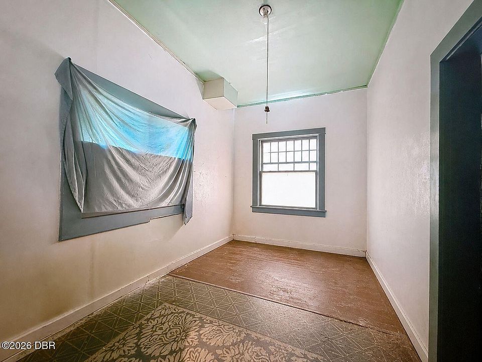 19th image of 1150 Sage St