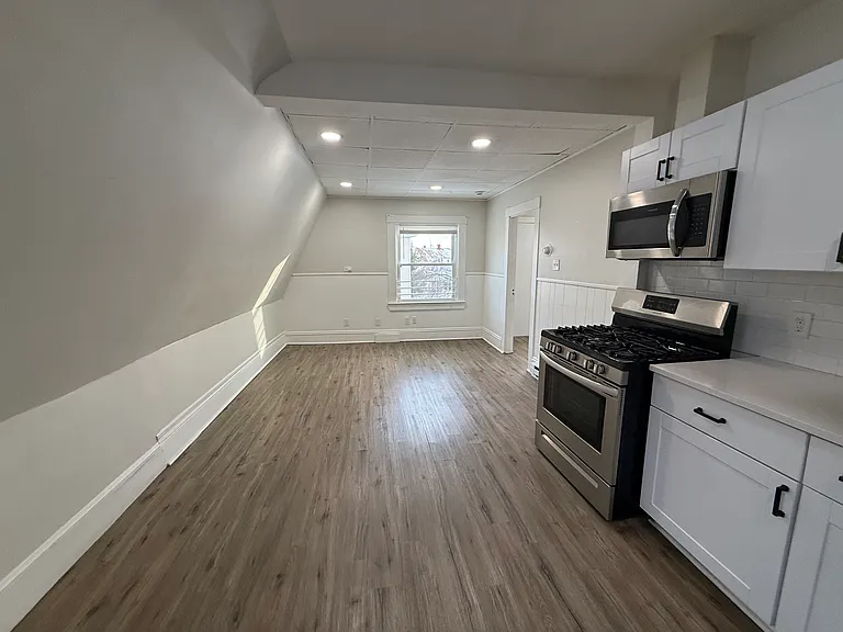 92 S Common St #4 — Photo 5