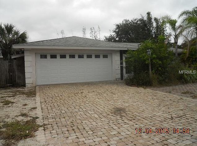 1st image of 118 1st Ave