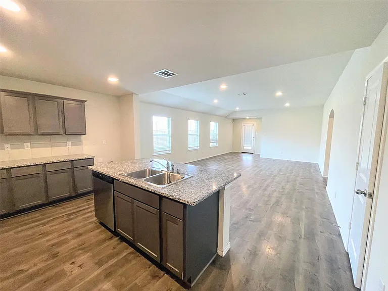 808 Community Way — Photo 3