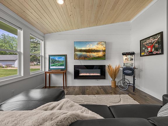 4th image of 2857 Vanderbie Rd