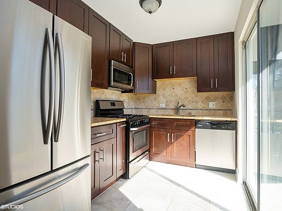 3rd image of 15 Gant Cir APT A