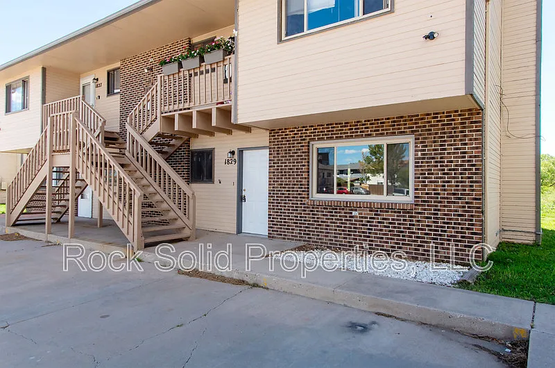 2 bed, 1.0 bath, 896 sqft, $1,250 — Photo 3