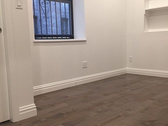 3rd image of 310 W 90th St #1B