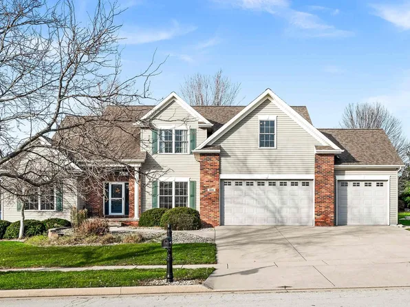 3103 Carrington Ln, Bloomington, IL 61704