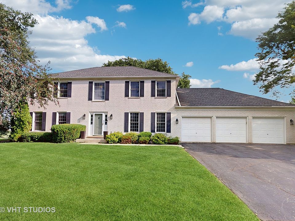 1st image of 900 Holly Ct