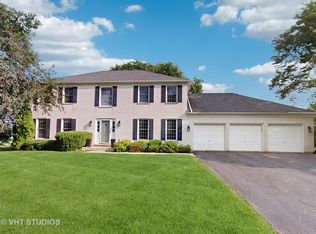 900 Holly Ct, Sleepy Hollow, IL 60118