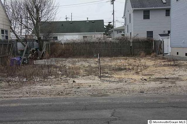 1st image of 305 Halsey Ave