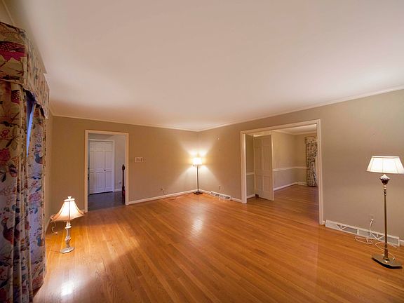 3rd image of 108 Magnolia Dr