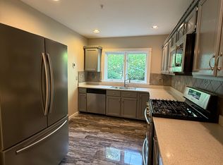 27 Clearwater Dr, Dover, NH 03820