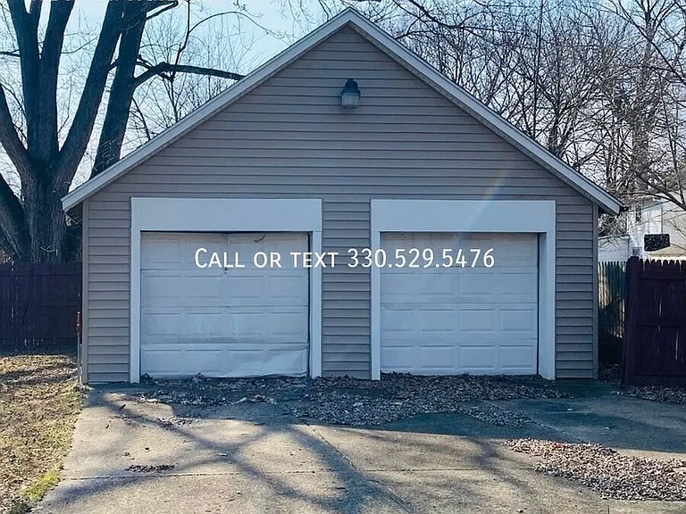 1421 Piper Ct NW — Photo 2