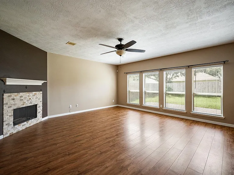 2931 Silver Landing Ln — Photo 9