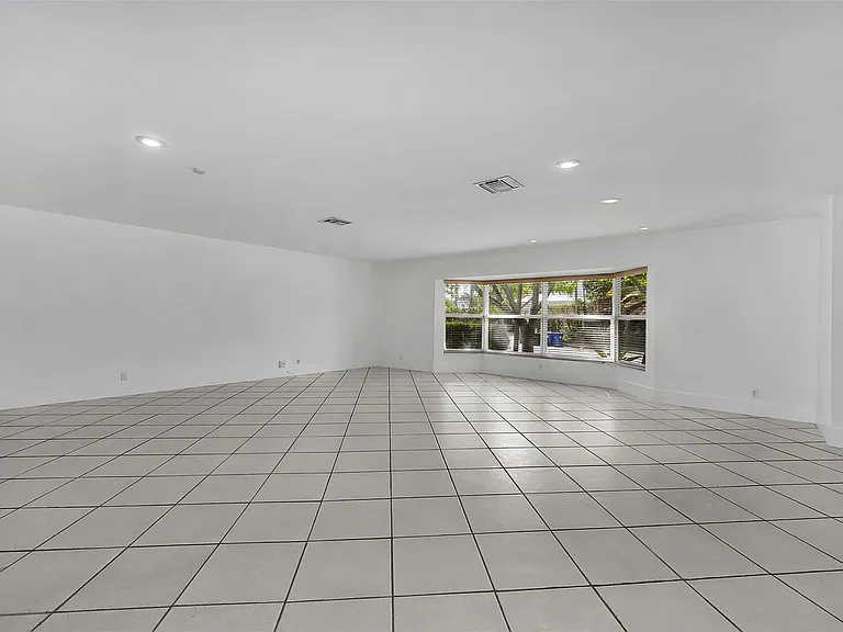 2427 Sea Island Dr — Photo 12