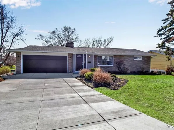 3031 Walbridge Dr, Hamburg, NY 14075