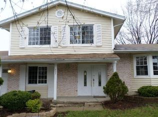 437 N Pinecrest Rd, Bolingbrook, IL 60440