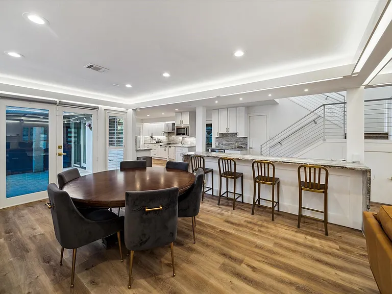 6321 Deerwood Rd — Photo 13