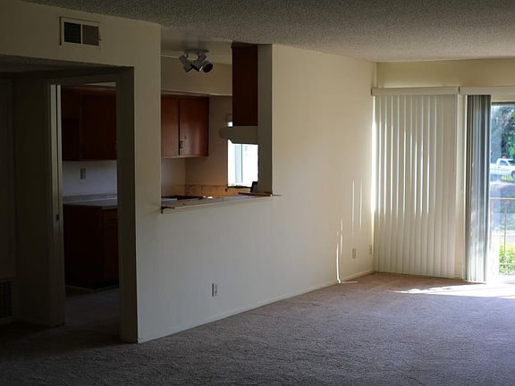 3rd image of 4055 Tujunga Ave