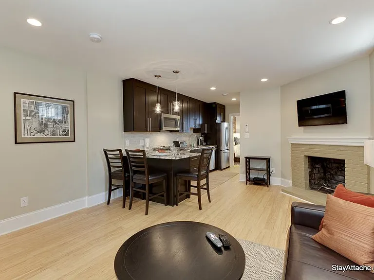 314 A St NE #1 — Photo 2