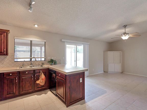 5th image of 408 W Rosemonte Dr