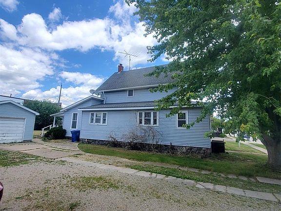 2nd image of 36 Pearl St W