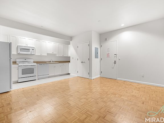3rd image of 15 Park Row APT 10G