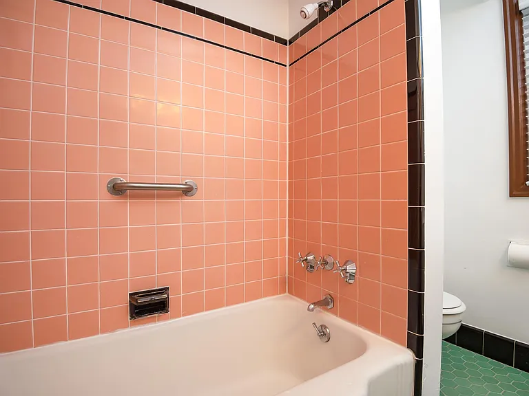 2500 NE Weidler St — Photo 3