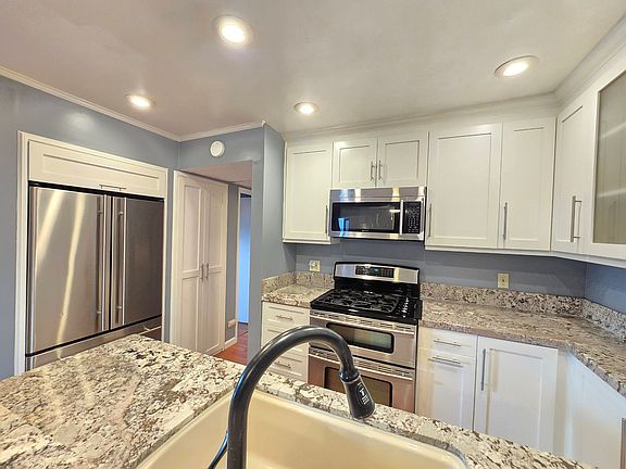 5th image of 18645 Hatteras St Unit 161